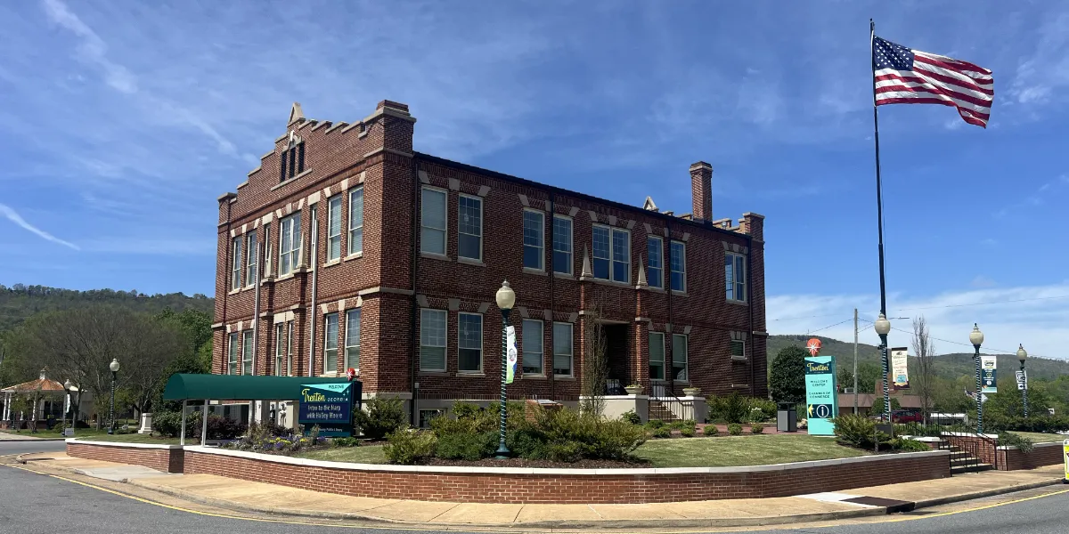 Dade County Public Library in Trenton